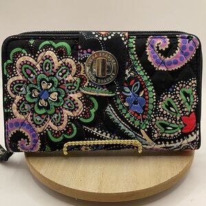 VERA BRADLEY Turnlock Wallet - Excellent Condition
